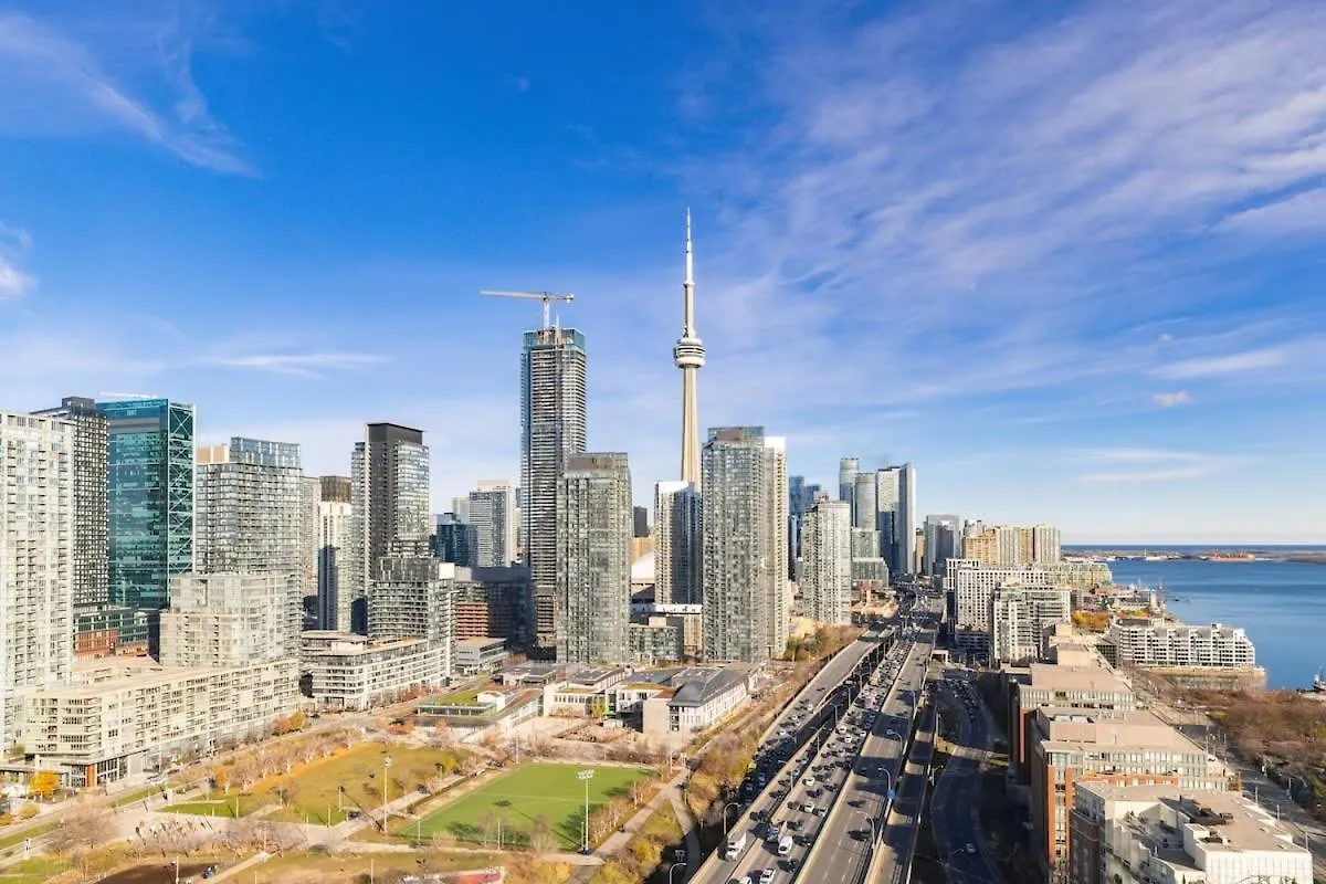 Luxury Living Penthouse W King Bed & City Views Toronto