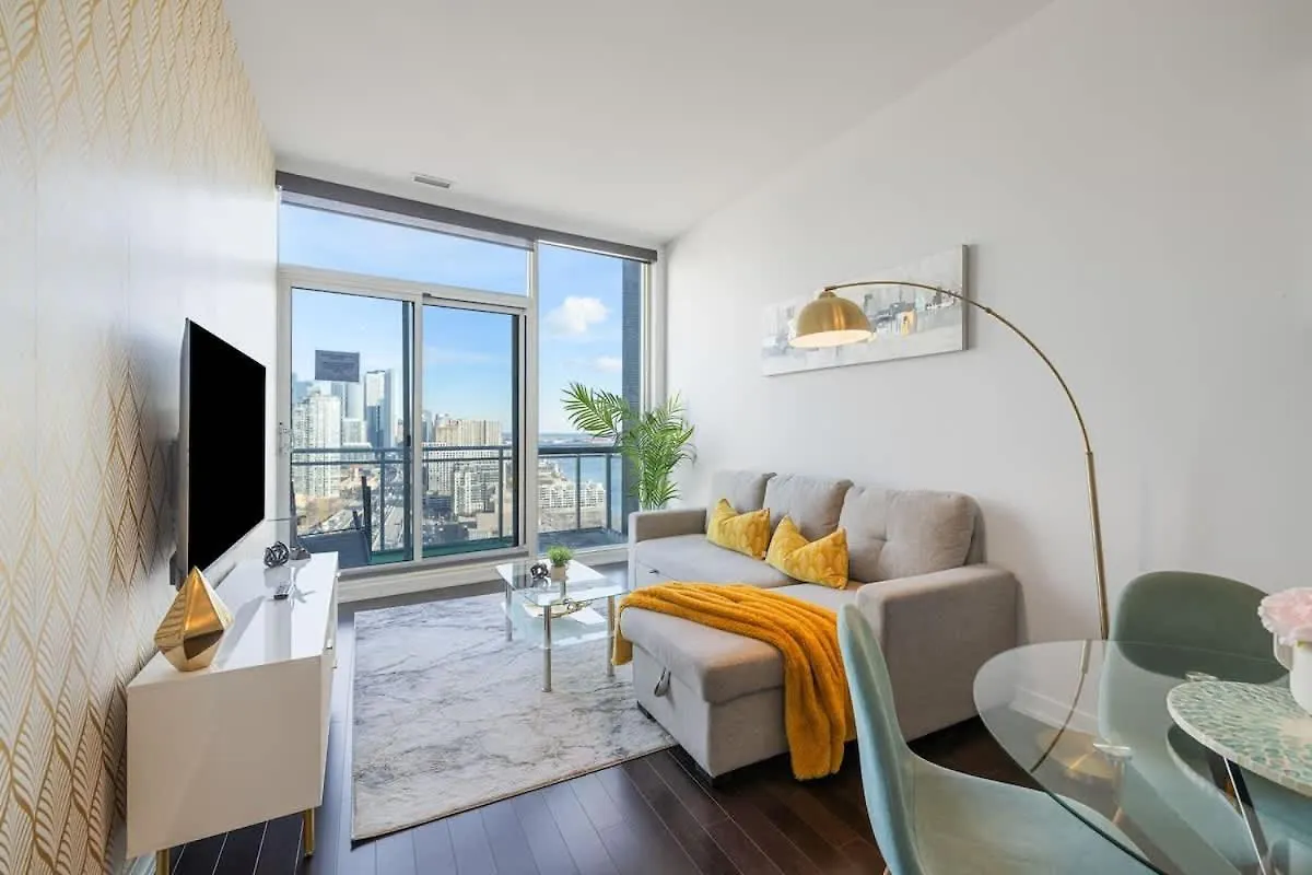 Luxury Living Penthouse W King Bed & City Views Toronto