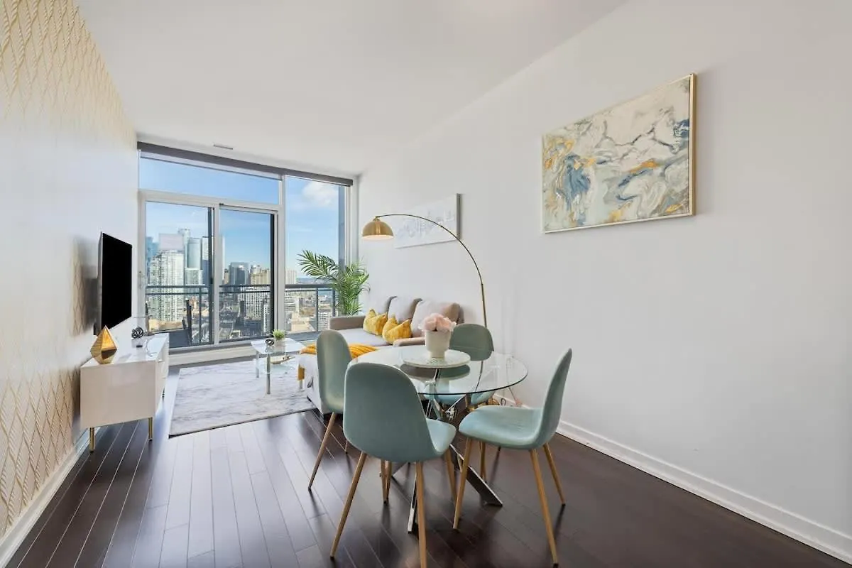Luxury Living Penthouse W King Bed & City Views Toronto Canada