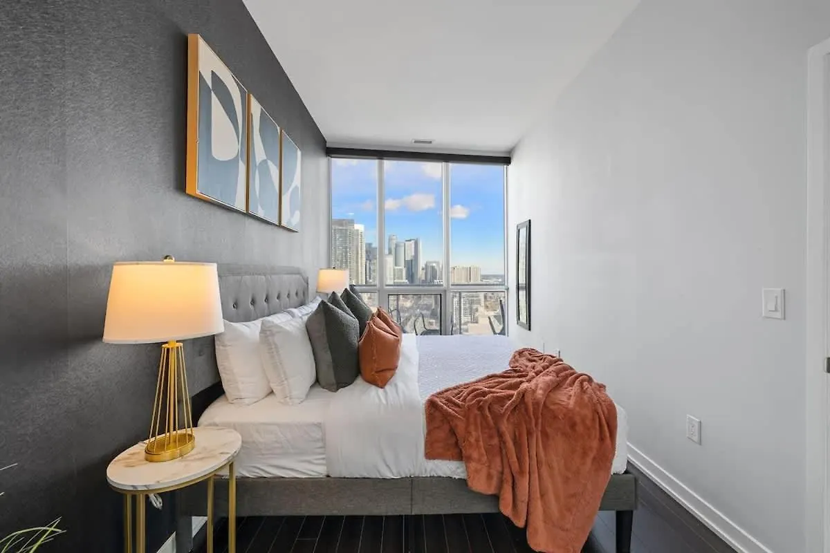 Luxury Living Penthouse W King Bed & City Views Toronto Canada