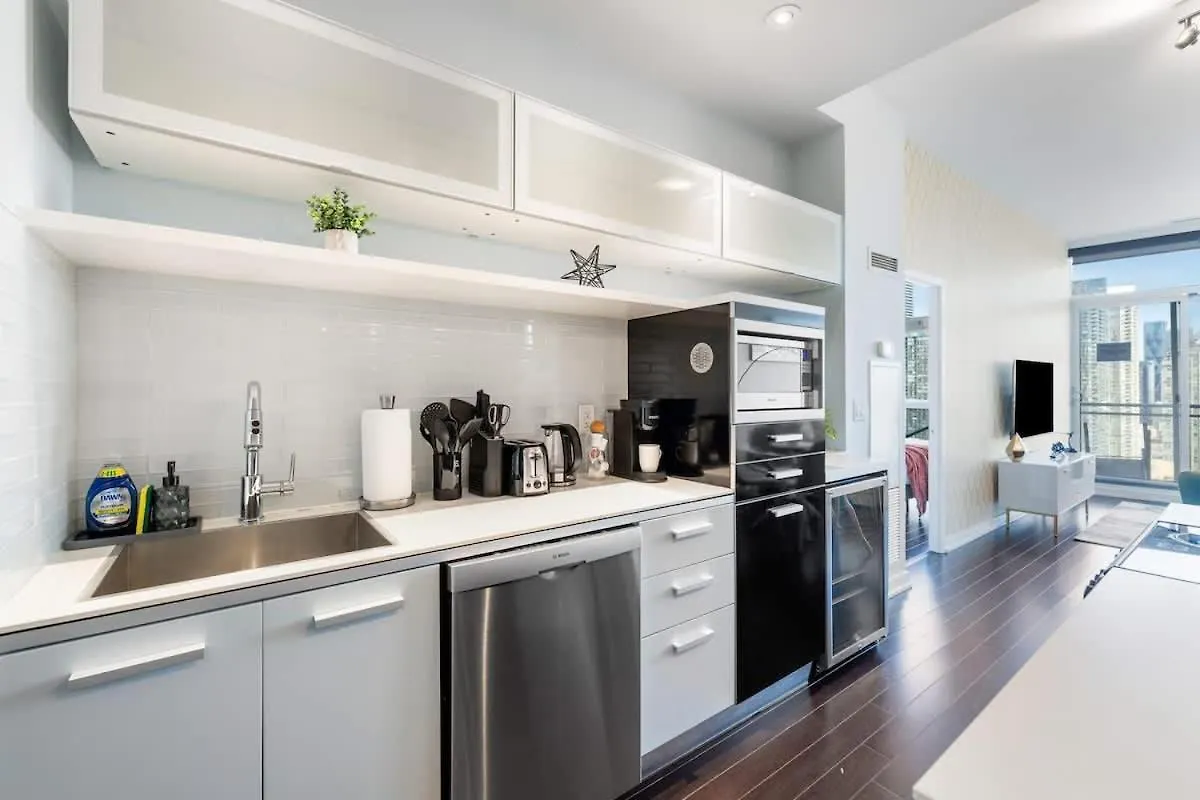 Apartment Luxury Living Penthouse W King Bed & City Views Toronto Canada