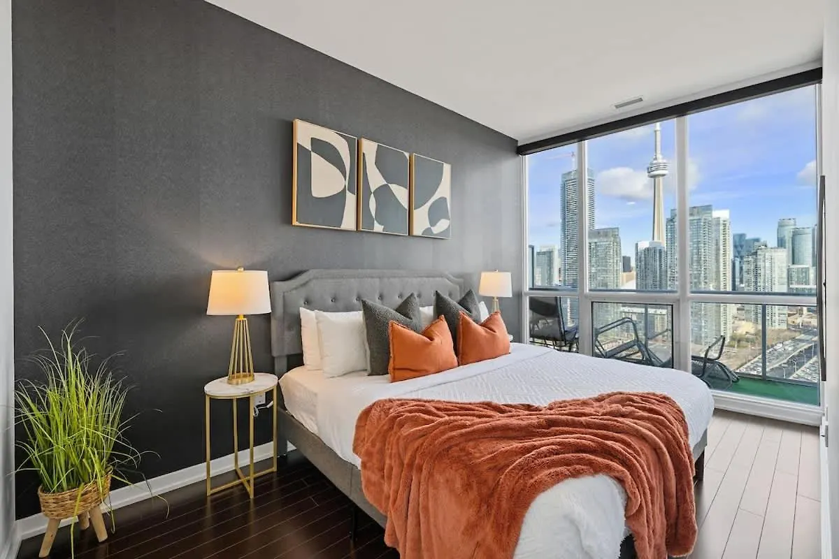 Luxury Living Penthouse W King Bed & City Views Toronto